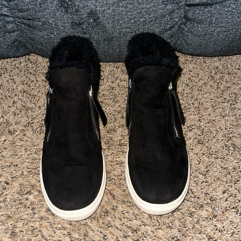 Madden Girl Prevale Hidden Wedge Sneaker Size “8 1/2